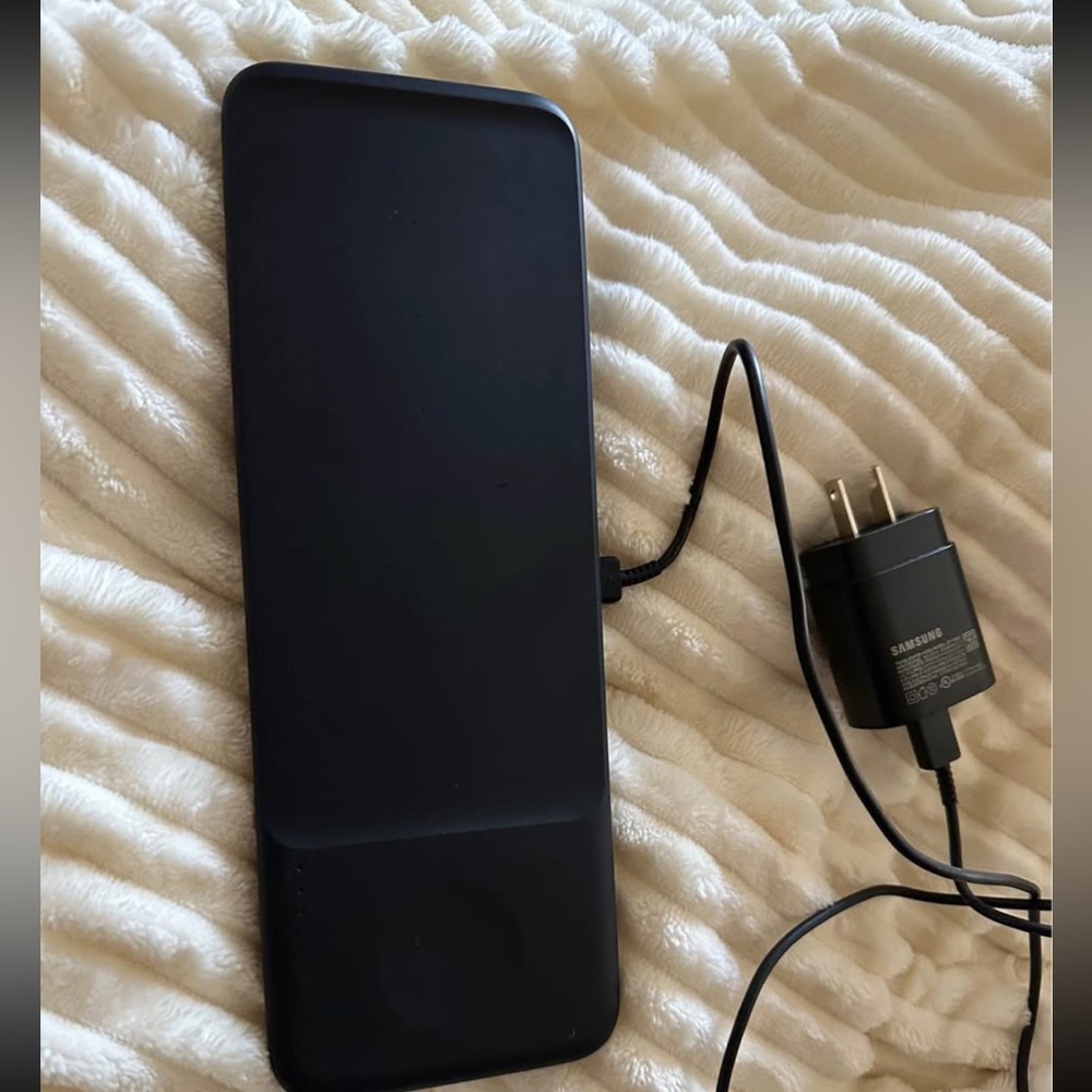 Samsung Black Charging Pad with Adapter